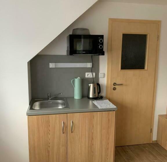 דירת חדר, Bartlova Bouda