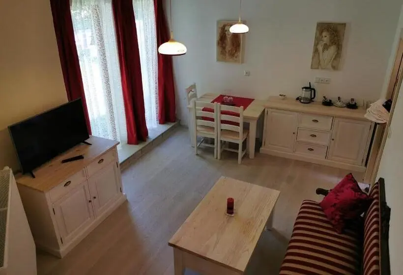 Comfort Kolmen Hengen Huone, Penzion Okamžik Stanovice