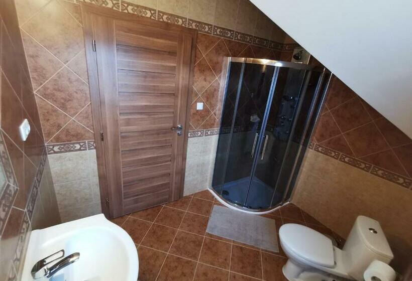 غرفة عائلية, Zamoček