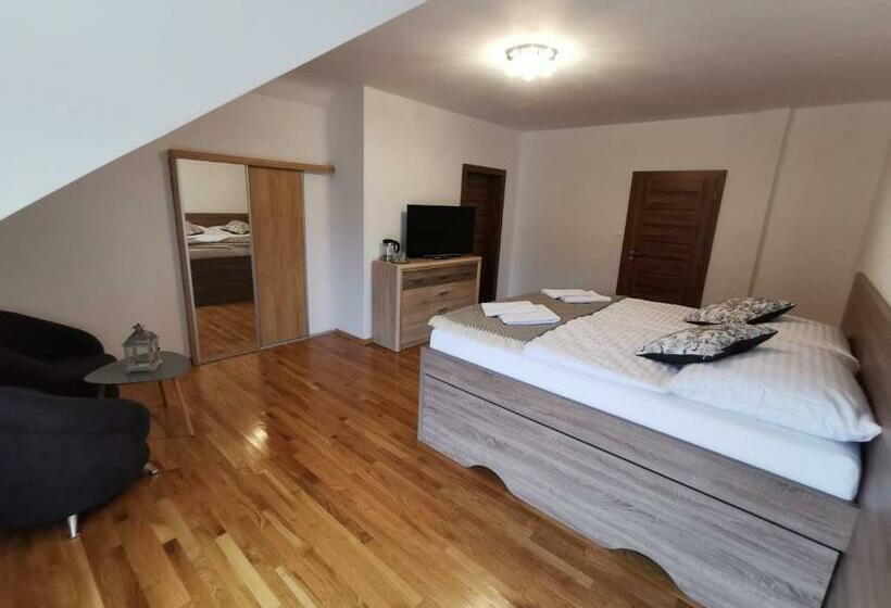 غرفة عائلية, Zamoček