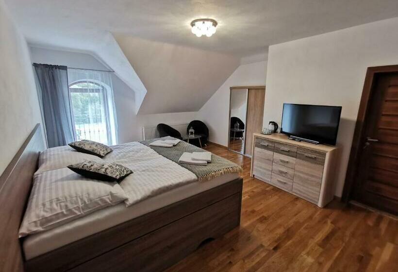 غرفة عائلية, Zamoček