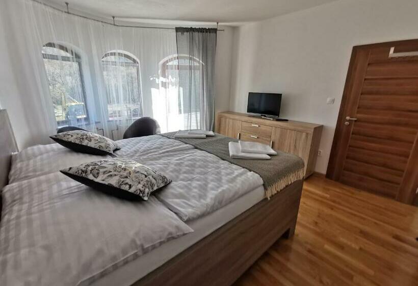 غرفة عائلية, Zamoček