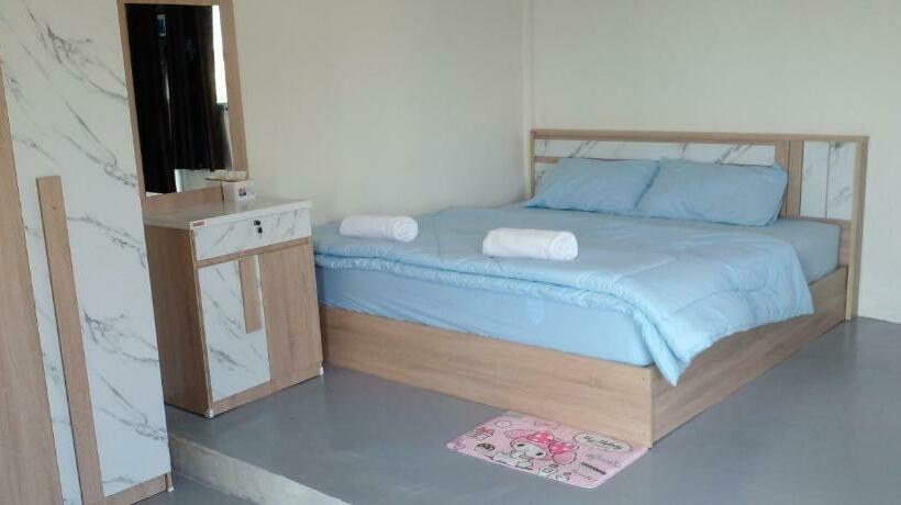 Standardrum med Terrass, บ้านไร่ระเบียงฟ้า น้ำหนาว แคมป์ปิ้ง