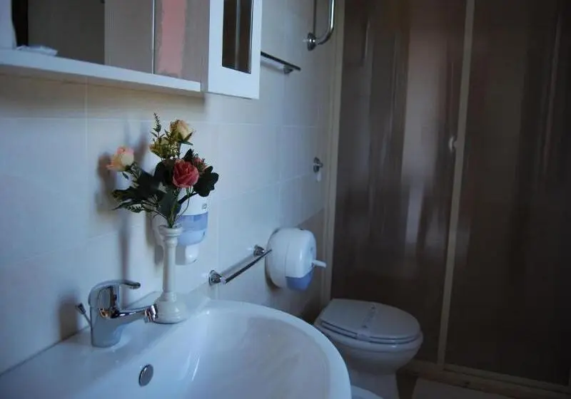 Standard Kolmen Hengen Huone, Tenuta Madre Terra Resort