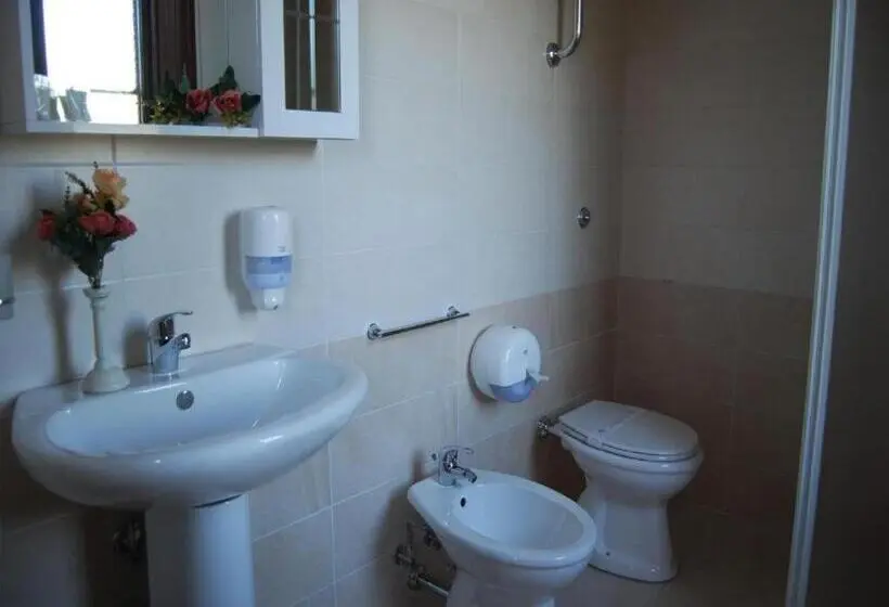 Standard-huone Allasnäkymä, Tenuta Madre Terra Resort