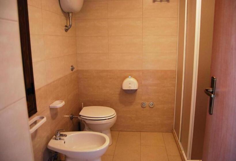 Номер Стандарт Вид на Бассейн, Tenuta Madre Terra Resort