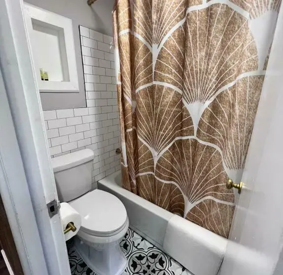 ファミリールーム, Great Gatsby Motel Inn