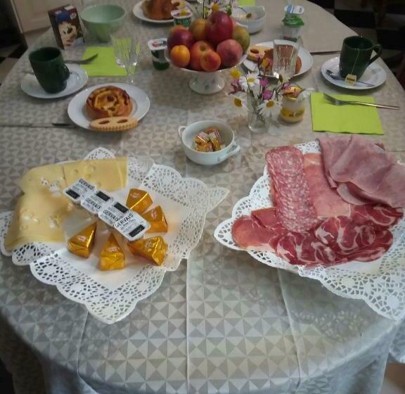 غرفة ديلوكس ثلاثية, Le Chevalier Des Marettes