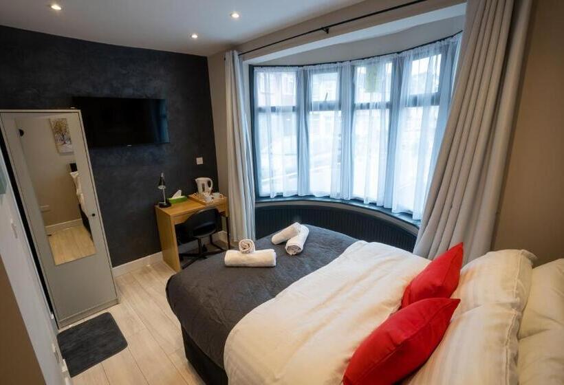 标准间, Paragraph Edmonton