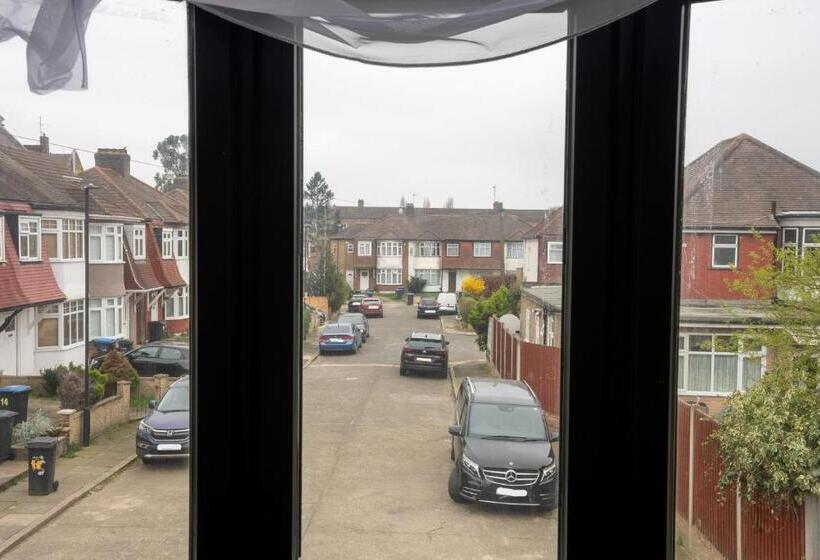 套房带园景, Paragraph Edmonton