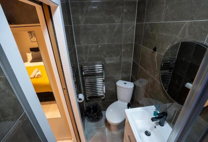 标准间, Paragraph Edmonton