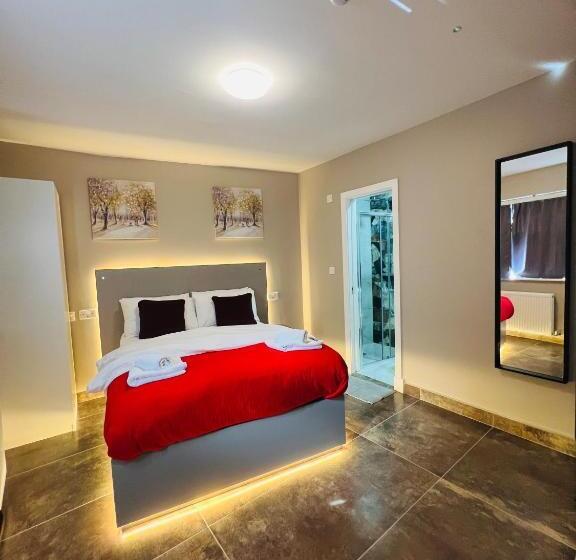 标准间, Paragraph Edmonton