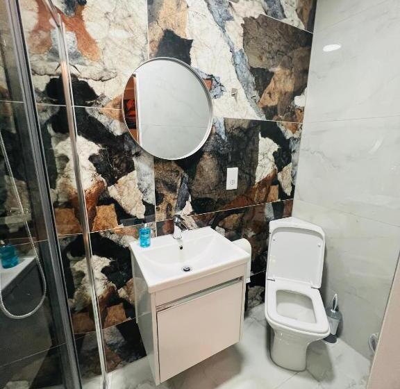 标准间, Paragraph Edmonton