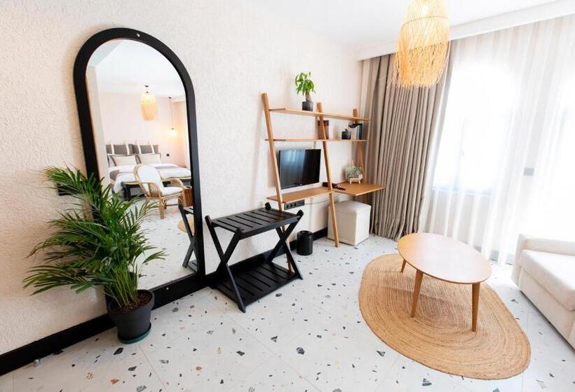 جناح مزود بتراس, Elysium Garden