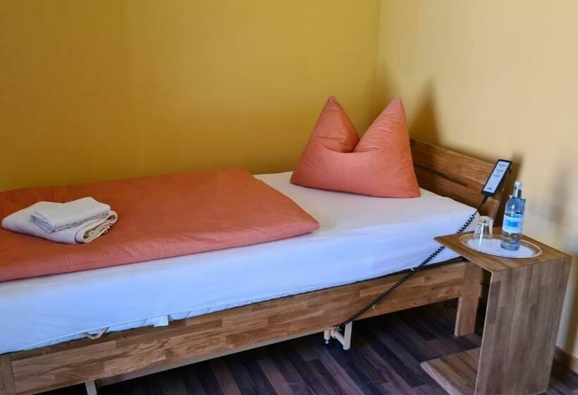 חדר סטנדרט יחיד מותאם לאדם עם מוגבלויות, Schloss Rothenklempenow