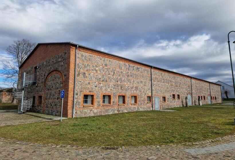 חדר סטנדרט לשלושה עם חדר אמבטיה משוף, Schloss Rothenklempenow