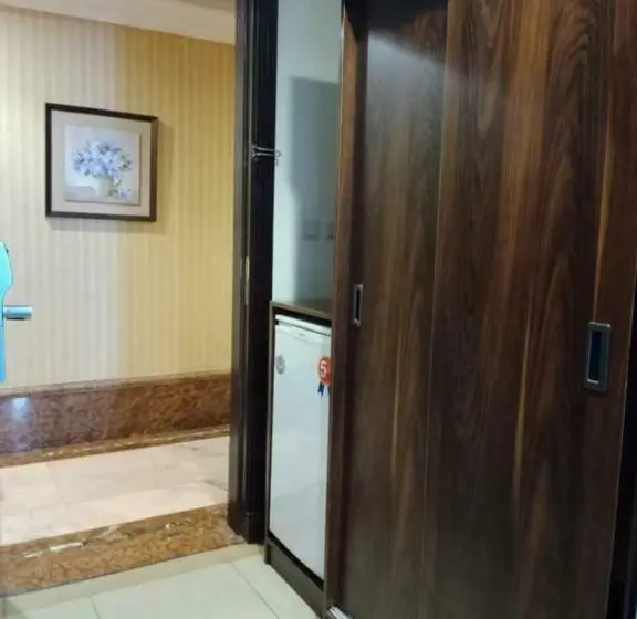Standard Kolmen Hengen Huone, Sky View Hotel, Madinah