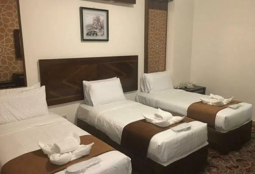 Standard Kolmen Hengen Huone, Sky View Hotel, Madinah