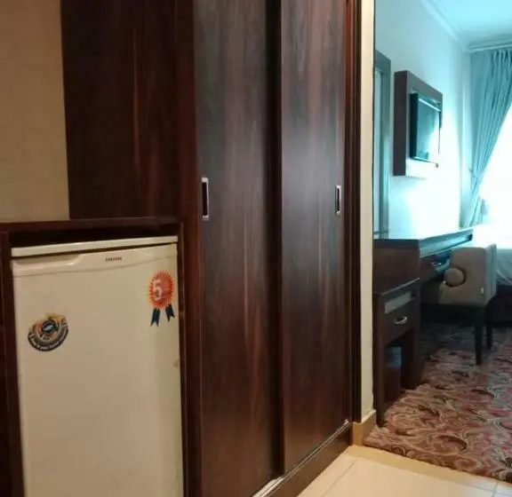 Standard Neljän Hengen Huone, Sky View Hotel, Madinah