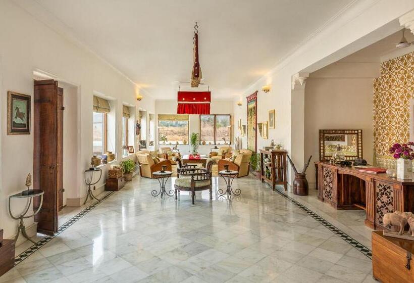 غرفة ديلوكس, Kesarbagh