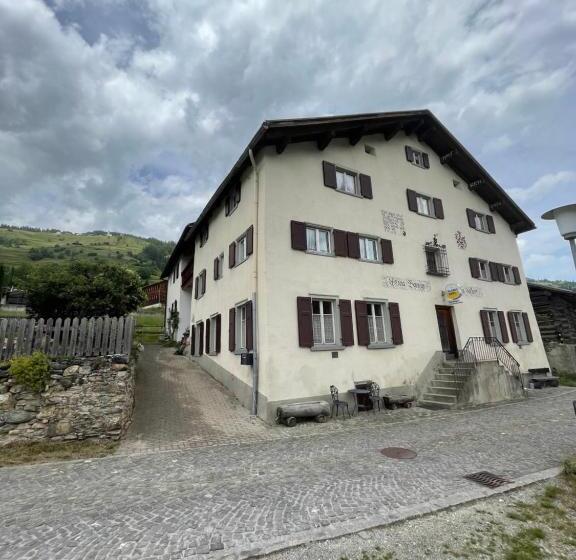 דירת שני חדרים, Gasthaus Beverin