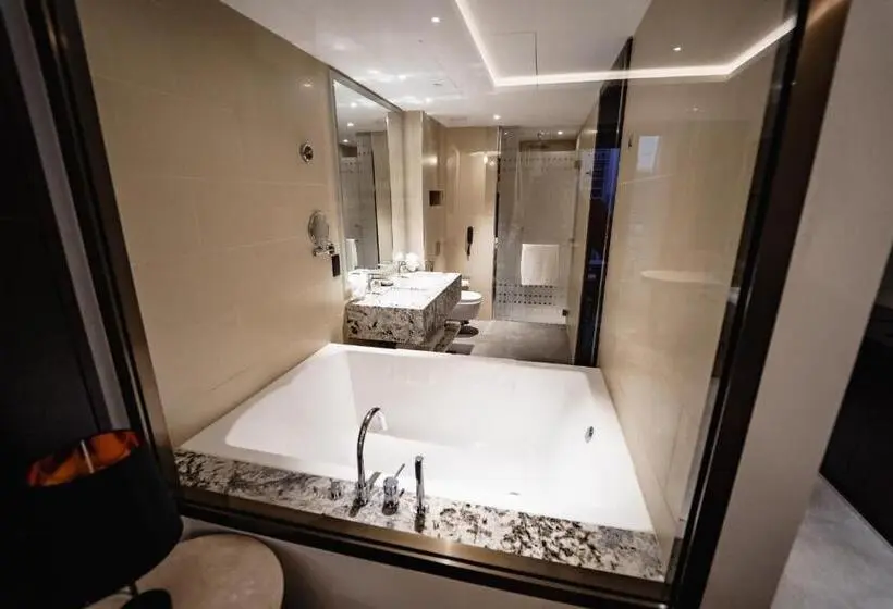اتاق دلوکس با تخت کینگ و چشم‌انداز, Ramee Dream Hotel Downtown