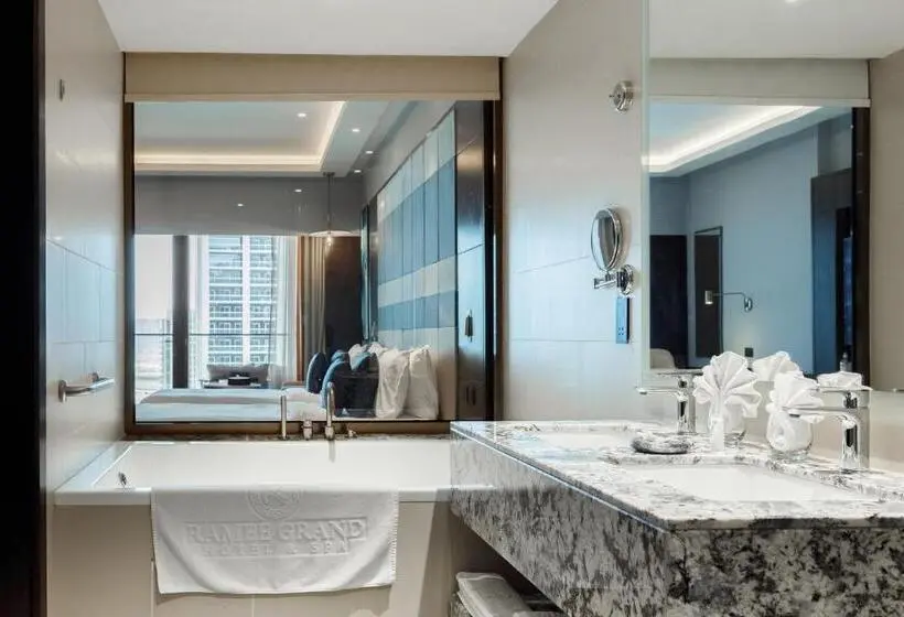 اتاق دلوکس با تخت کینگ و چشم‌انداز, Ramee Dream Hotel Downtown
