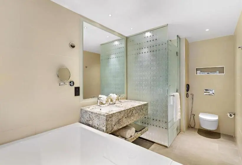 سوئیت با بالکن, Ramee Dream Hotel Downtown