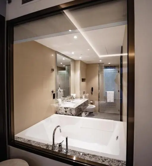 سوئیت با بالکن, Ramee Dream Hotel Downtown