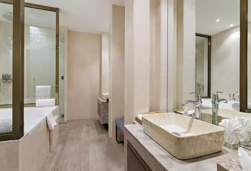 سوئیت رویال, Ramee Dream Hotel Downtown