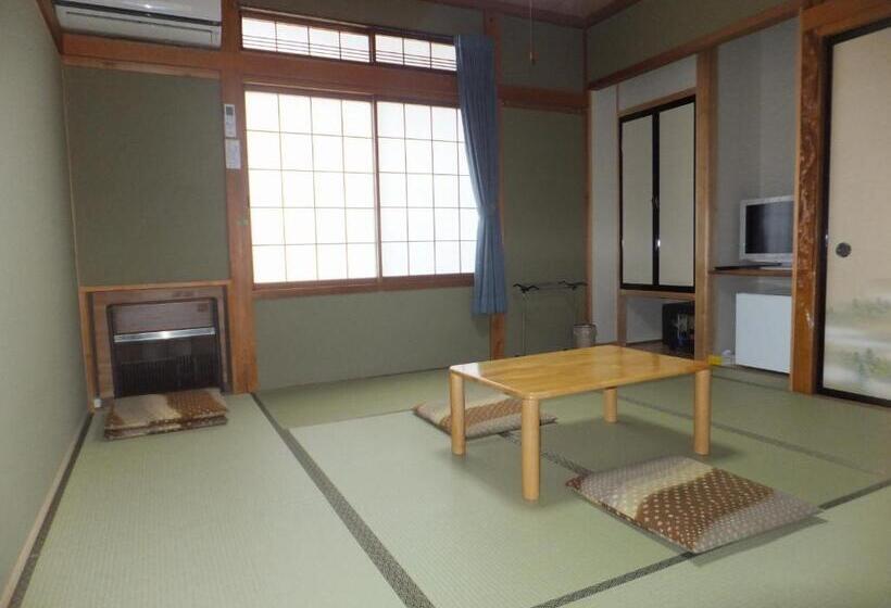 エコノミートリプルルーム, Minshuku Iwatakan