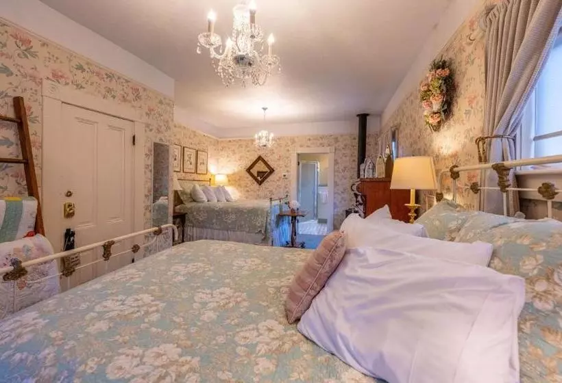 リバービュースイート, Clementine S Guest House & Vacation Rentals