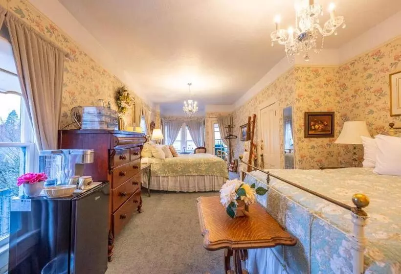 リバービュースイート, Clementine S Guest House & Vacation Rentals