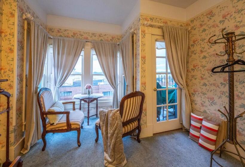 جناح مطل على البحر, Clementine S Guest House & Vacation Rentals