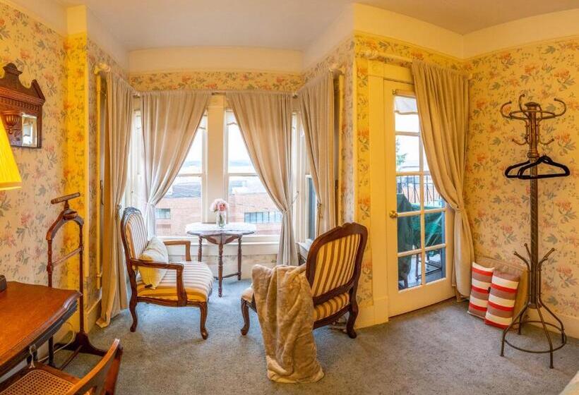 جناح مطل على البحر, Clementine S Guest House & Vacation Rentals