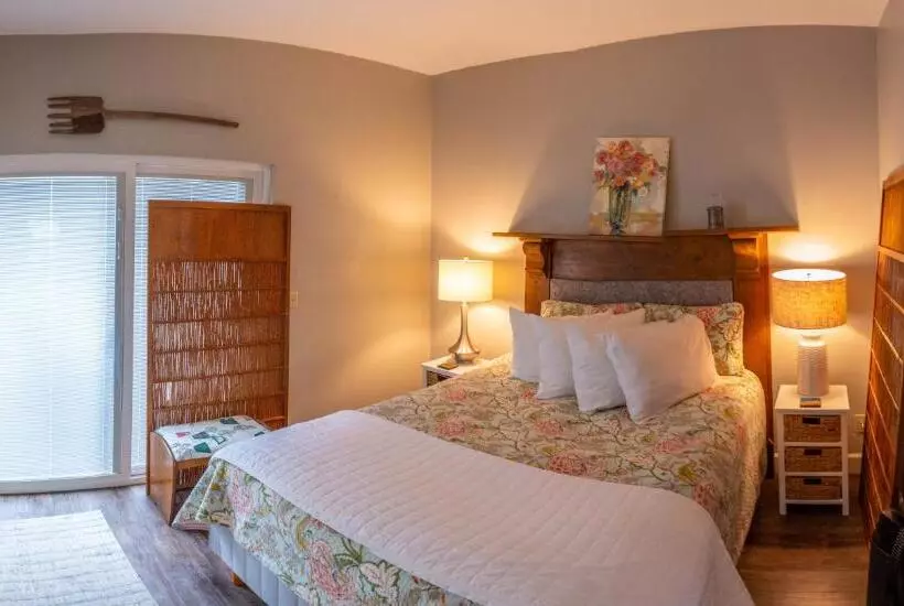 デラックススタジオ, Clementine S Guest House & Vacation Rentals