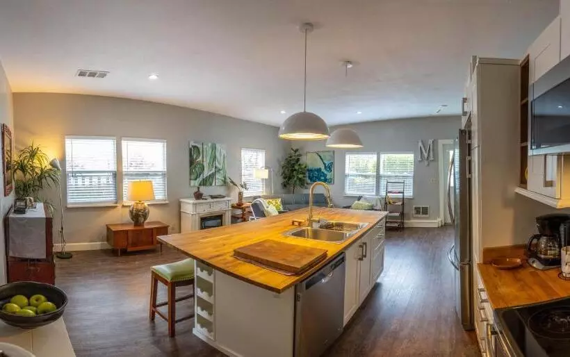 デラックススタジオ, Clementine S Guest House & Vacation Rentals