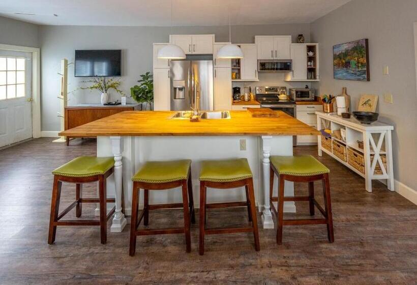 Студия Deluxe, Clementine S Guest House & Vacation Rentals