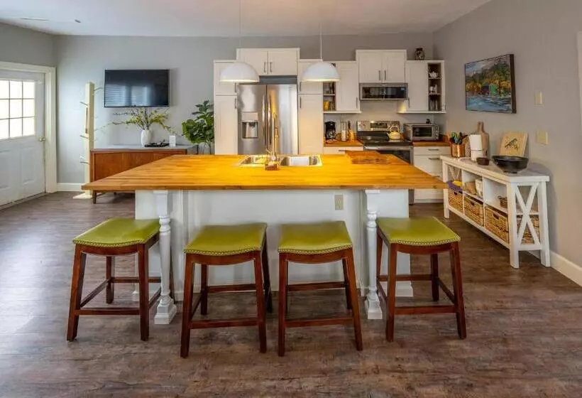 デラックススタジオ, Clementine S Guest House & Vacation Rentals