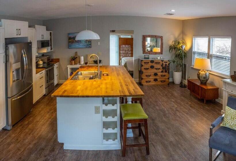 إستوديو ديلوكس, Clementine S Guest House & Vacation Rentals