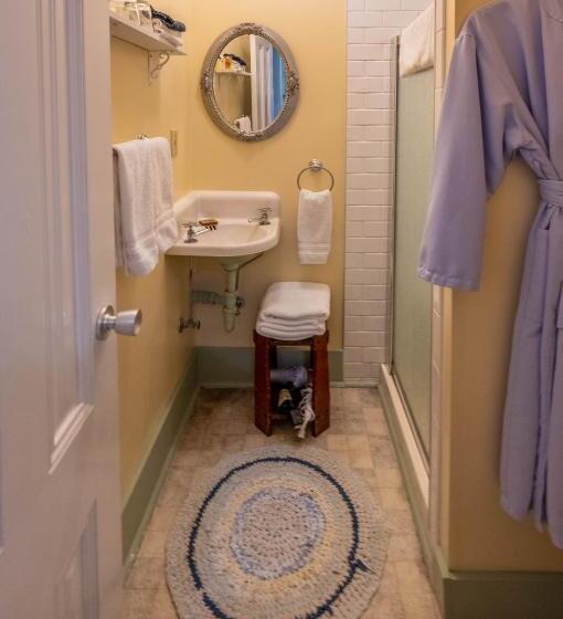 Студия Стандарт, Clementine S Guest House & Vacation Rentals