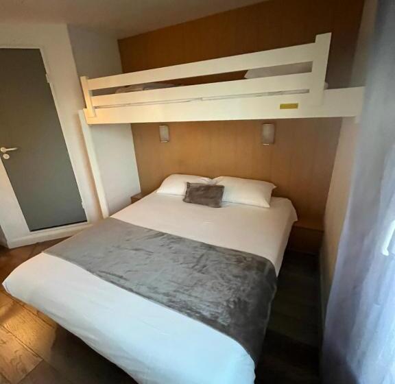 Номер Стандарт Трехместный, Brit Hotel Essentiel Pau Lescar