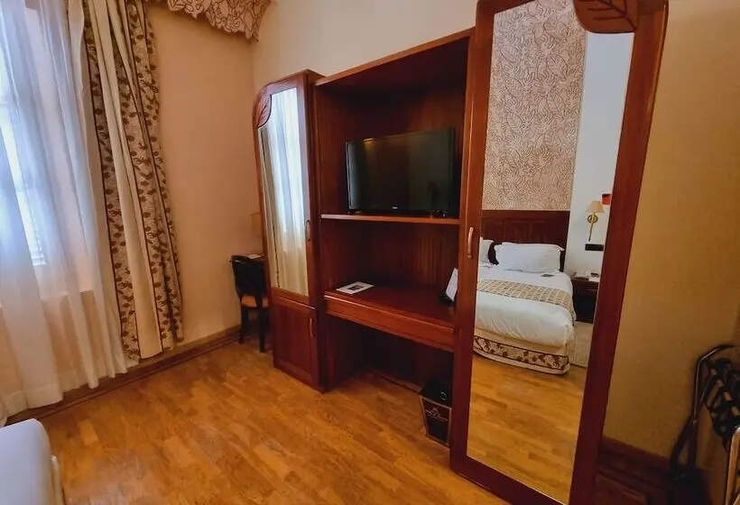 Economy Yhden Hengen Huone, Grand Hotel Villa De France