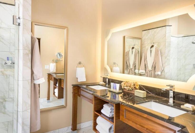 带大床的豪华间, Allegretto Vineyard Resort Paso Robles