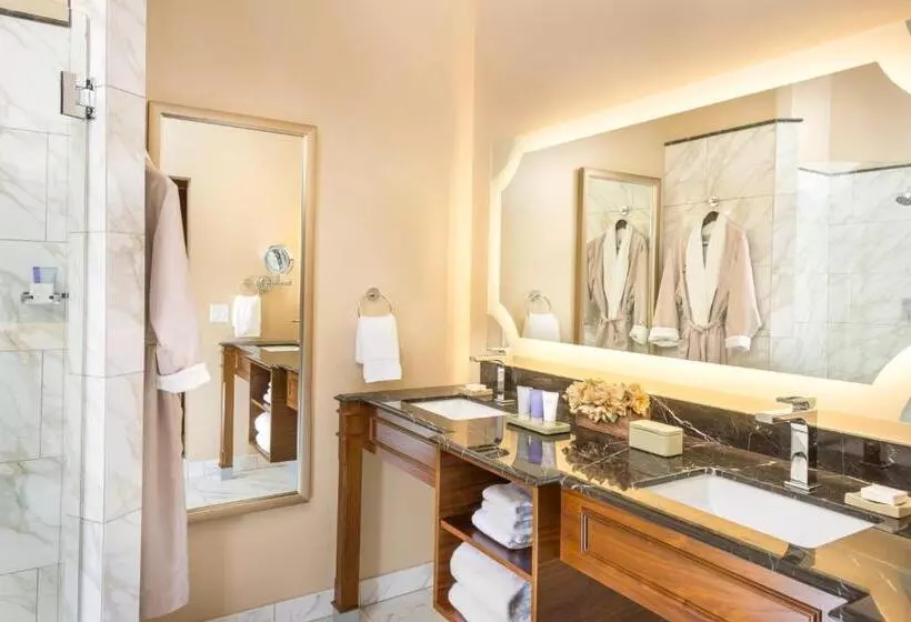 キングサイズベッドのデラックスルーム, Allegretto Vineyard Resort Paso Robles