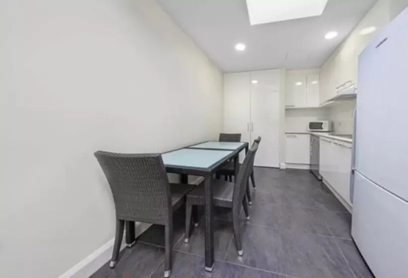 プレミアム３ベッドルームアパート, Belconnen Way Hotel & Serviced Apartments