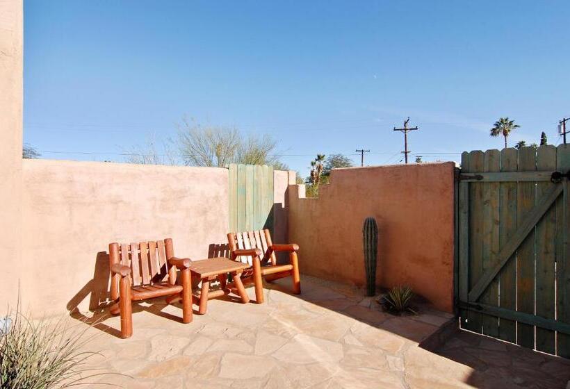 חדק דלוקס עם ג'קוזי, Borrego Valley Inn