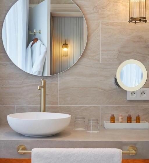 غرفة عائلية مطلّة علي البحر, Castel Clara Thalasso & Spa