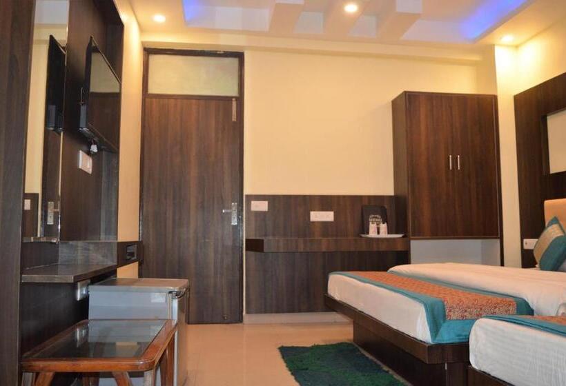 Standard Triple Room, Cottage Ganga Inn
