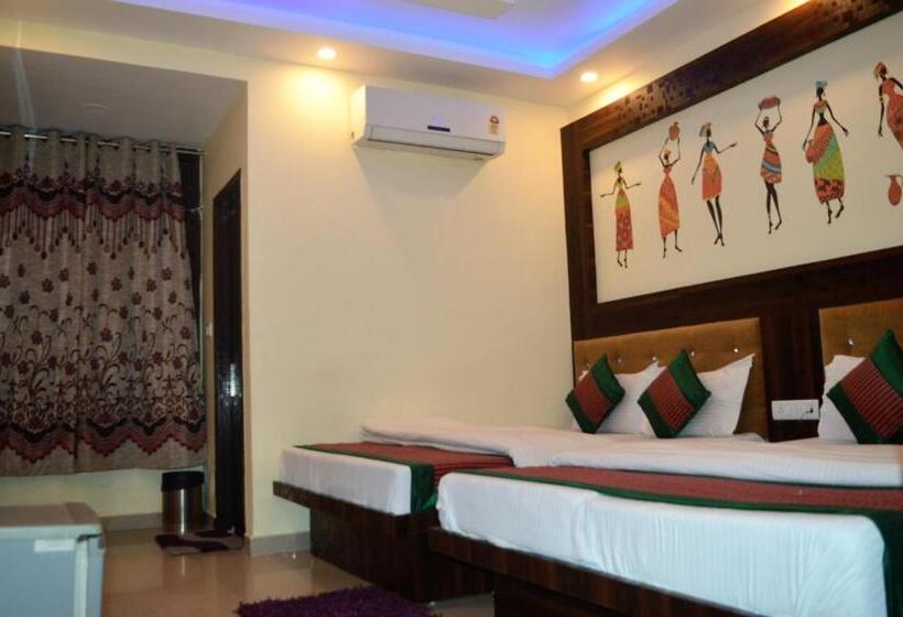 Standard Triple Room, Cottage Ganga Inn